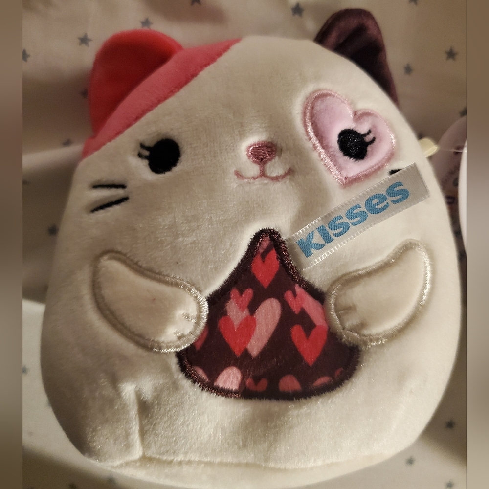 Pyper the calico cat valentine's day 2023 squishmallow